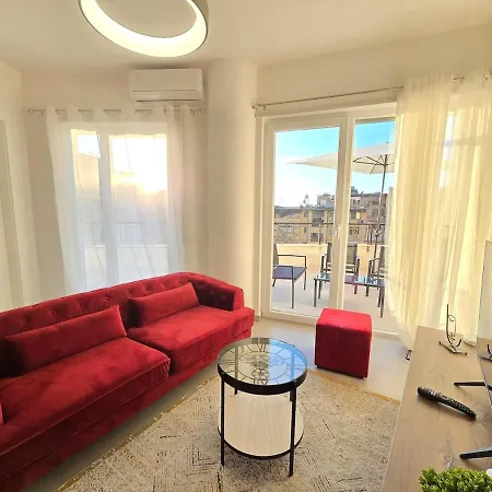 Skanderbeg Oasis ティラナ